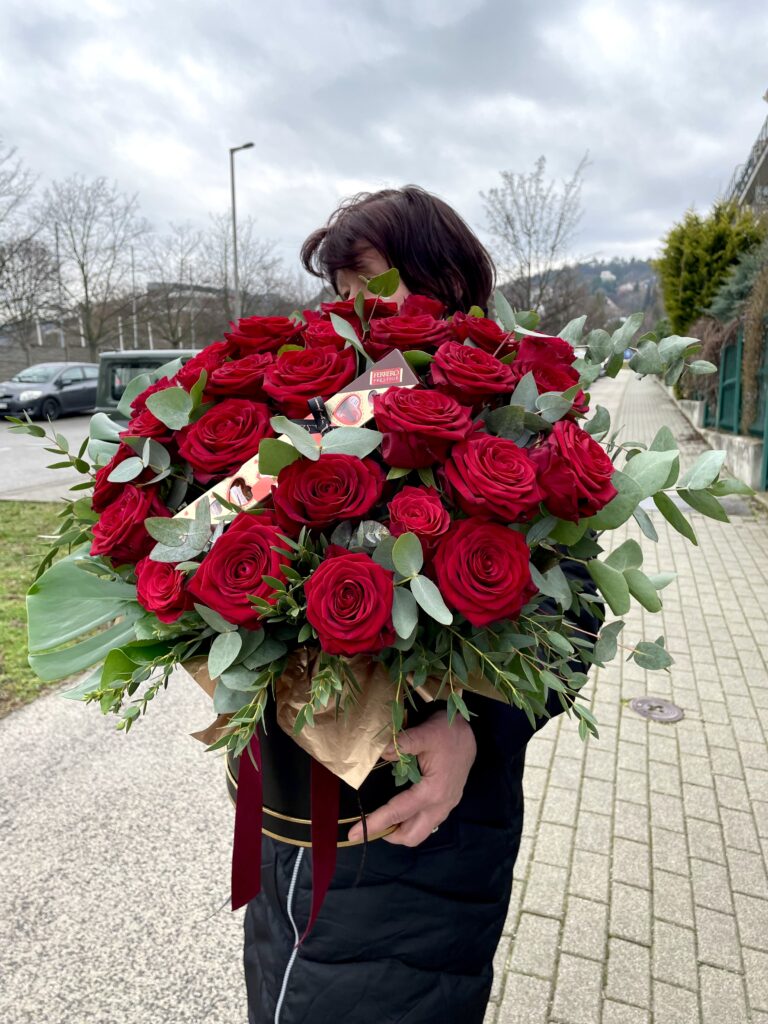 Vörös rózsa box desszerttel